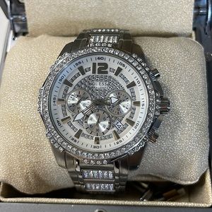 Selling mens GUESS watch! It can be unisex also, size can be adjusted.